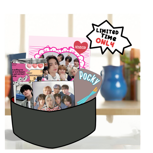 *Brand New* Stray Kids (SKZ) deluxe valentine gift box